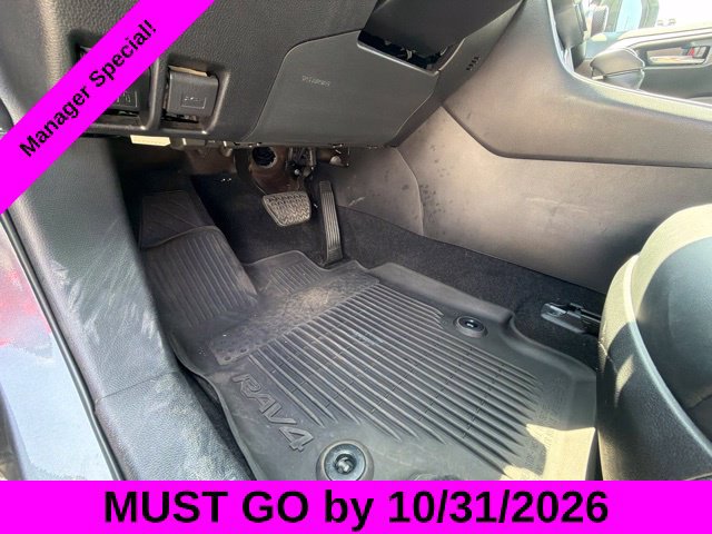 Used 2022 Toyota RAV4 XLE Premium FWD image 40
