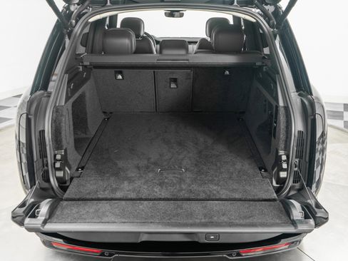 Used 2024 Land Rover Range Rover SE image 18