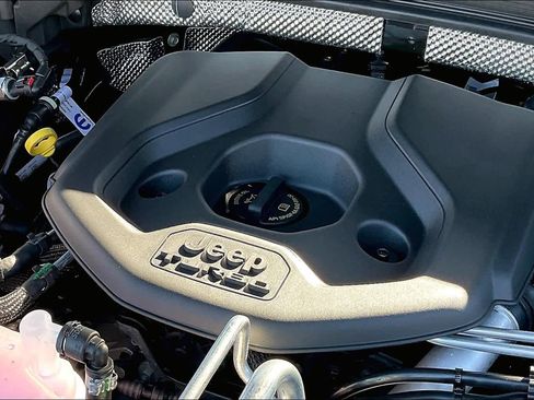 Used 2023 Jeep Grand Cherokee w/ Luxury Tech Group II image 17