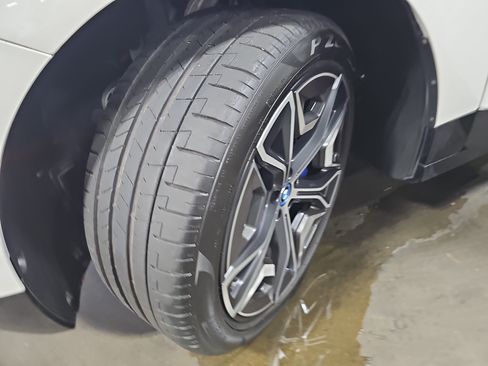 Used 2024 BMW iX xDrive50 w/ Premium Package AWD/4WD image 33