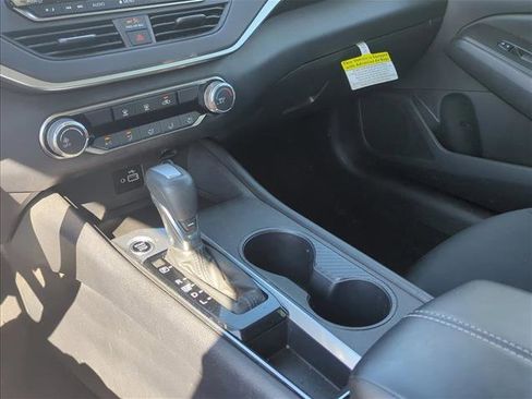 Used 2022 Nissan Altima 2.5 S FWD image 14