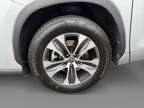 Used 2023 Toyota Highlander L image 9