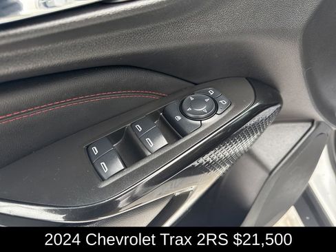 Used 2024 Chevrolet Trax RS w/ Sunroof Package image 10