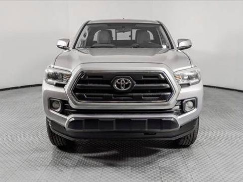 Used 2017 Toyota Tacoma SR5 RWD image 12