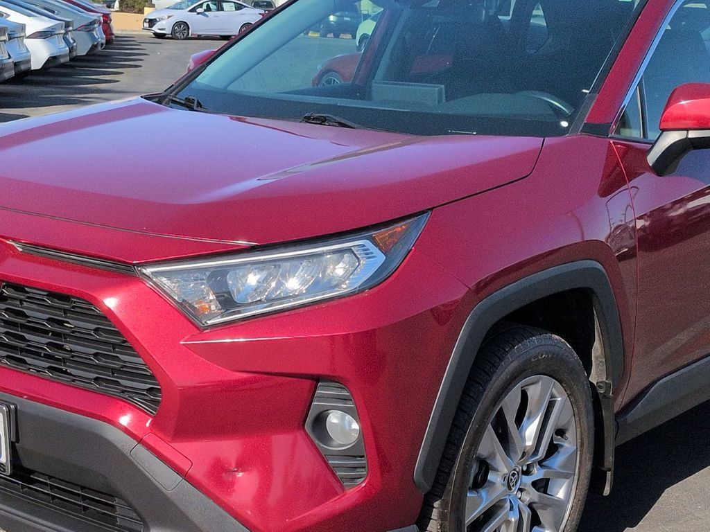 Used 2021 Toyota RAV4 XLE Premium AWD/4WD image 8