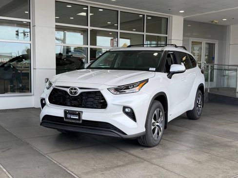 New 2026 Toyota Highlander XLE AWD/4WD image 2