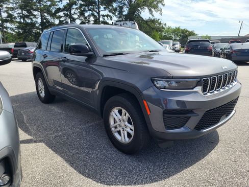 Used 2024 Jeep Grand Cherokee Laredo w/ Trailer Tow Package RWD image 3