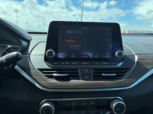 Used 2025 Nissan Altima 2.5 SV image 17