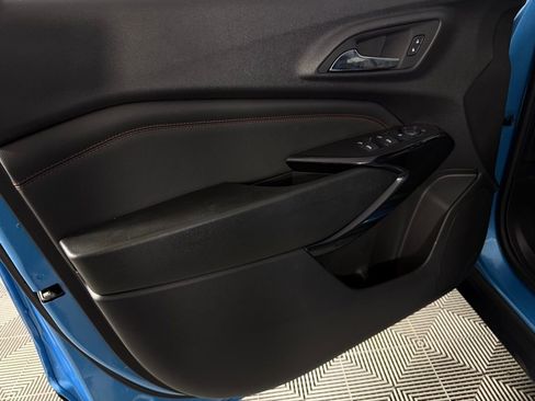 Used 2025 Chevrolet Trax RS image 24