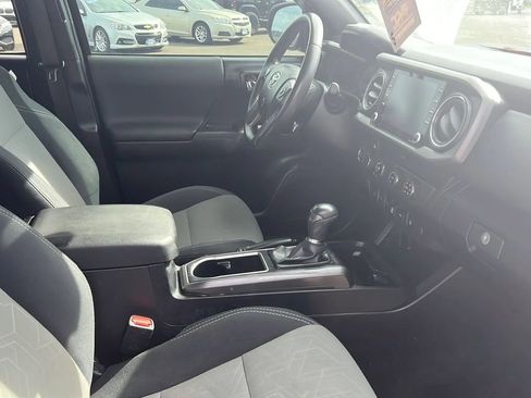Used 2020 Toyota Tacoma TRD Off-Road w/ Technology Package AWD/4WD image 5