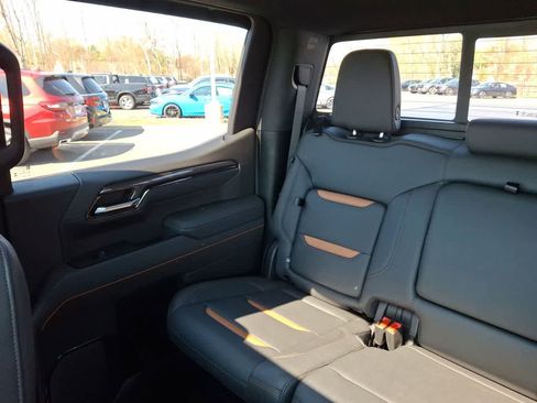 Used 2025 GMC Sierra 1500 AT4 w/ Technology Package image 12