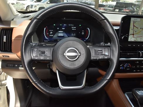Used 2024 Nissan Pathfinder Platinum FWD image 25