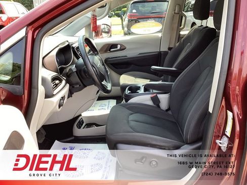 Used 2019 Chrysler Pacifica Touring Plus w/ Cold Weather Group FWD image 22
