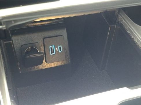 Used 2022 Ford Explorer XLT w/ Equipment Group 202A image 34