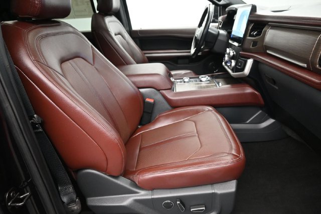 Used 2023 Ford Expedition Limited AWD/4WD image 12
