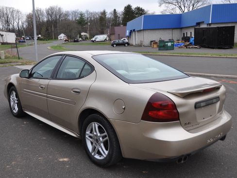 Used 2005 Pontiac Grand Prix GTP w/ Premium Audio Package FWD image 12