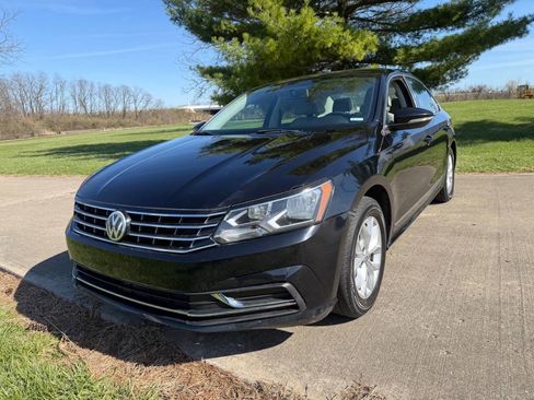Used 2017 Volkswagen Passat 1.8T S image 1