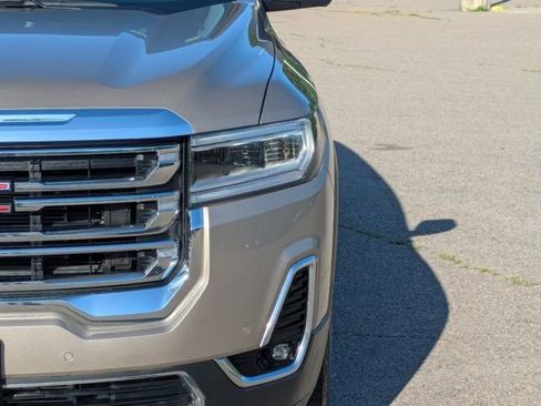 Used 2023 GMC Acadia SLT image 13