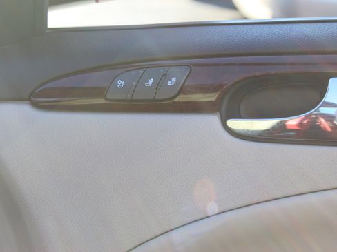 Used 2007 Buick Lucerne CXL image 29