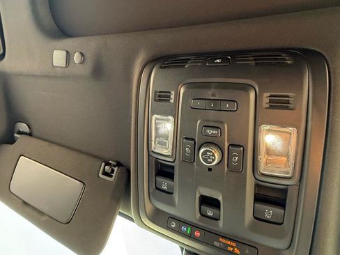 Used 2021 GMC Yukon Denali w/ Denali Premium Package AWD/4WD image 31