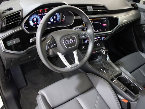 Certified 2025 Audi Q3 2.0T Premium w/ Convenience Package image 18