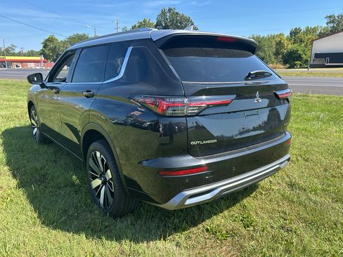 Used 2025 Mitsubishi Outlander AWD image 7
