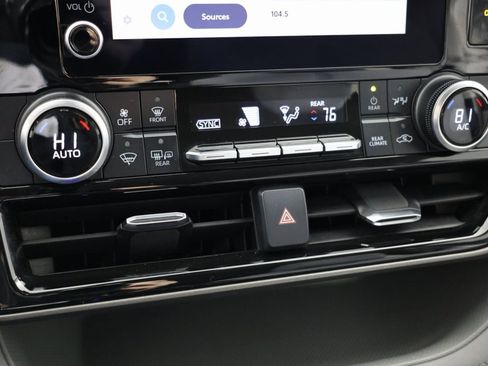 Used 2023 Toyota Highlander LE image 30