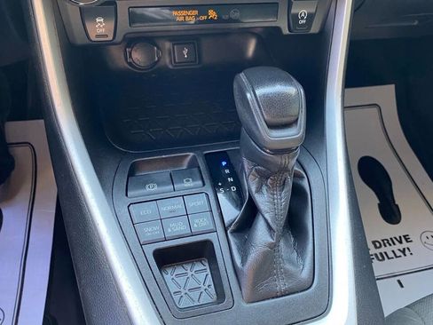 Used 2021 Toyota RAV4 XLE AWD/4WD image 18