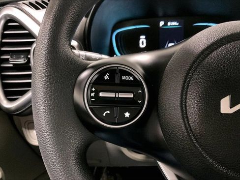 Used 2025 Kia Soul LX FWD image 18