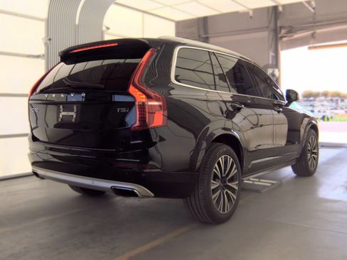 Used 2021 Volvo XC90 T5 Momentum w/ Advanced Package AWD/4WD image 3