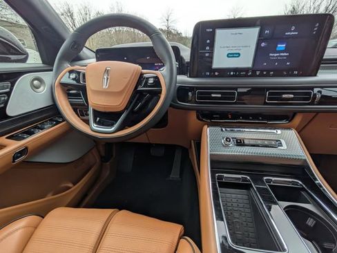 Used 2025 Lincoln Aviator Black Label image 14