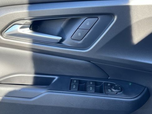 New 2026 Chevrolet Equinox EV LT image 10