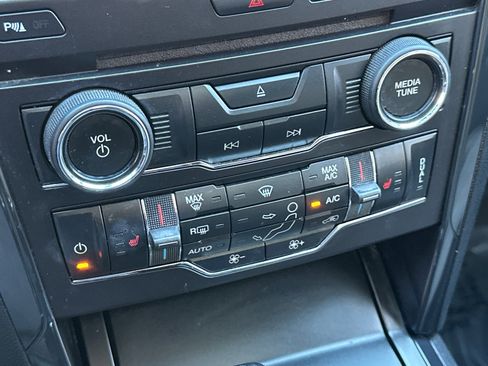 Used 2017 Ford Explorer XLT w/ Equipment Group 202A FWD image 31