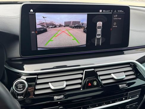 Used 2022 BMW M550i xDrive w/ Dynamic Handling Package image 18