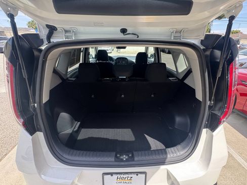 Used 2025 Kia Soul LX w/ LX Technology Package FWD image 29
