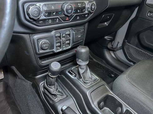 Certified 2021 Jeep Gladiator Overland w/ Cold Weather Group image 41