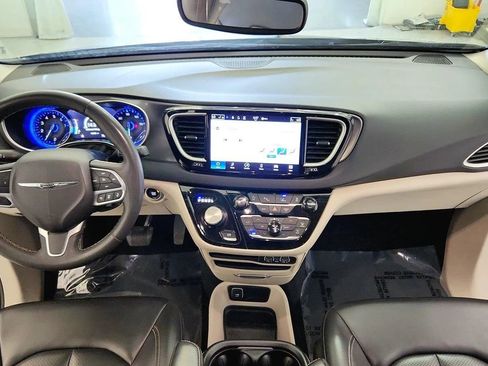 Used 2023 Chrysler Pacifica Touring-L FWD image 27