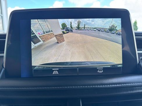 Used 2022 Chevrolet Suburban LT AWD/4WD image 15