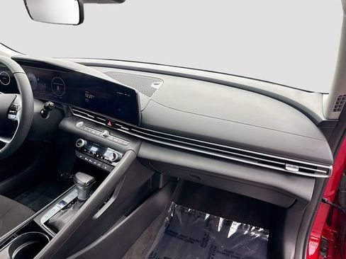 Certified 2025 Hyundai Elantra SEL FWD image 27