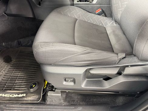 Used 2025 Toyota Tacoma SR5 AWD/4WD image 12