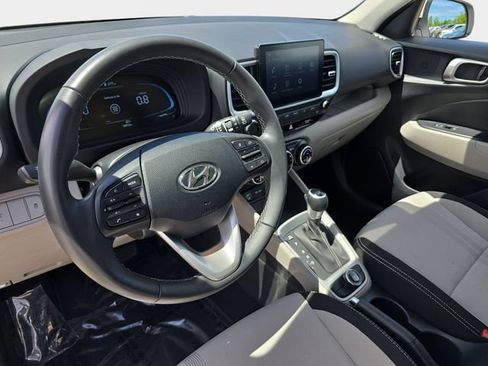 Used 2025 Hyundai Venue SEL FWD image 18