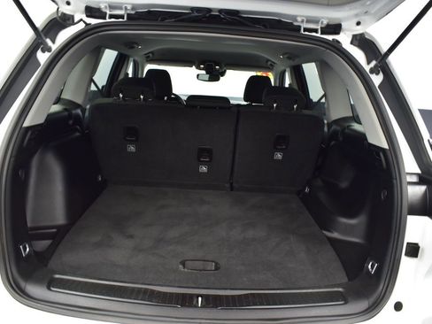 Used 2023 Jeep Grand Cherokee Laredo image 9