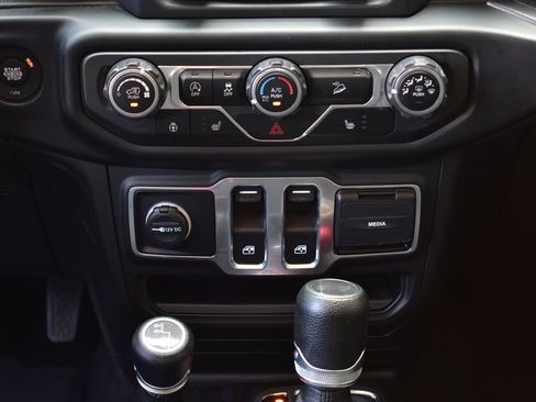 Used 2020 Jeep Wrangler Sport AWD/4WD image 32