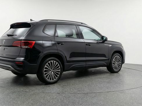 Used 2025 Volkswagen Taos SE image 9