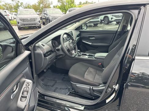 Used 2025 Nissan Sentra SR w/ Midnight Edition FWD image 10
