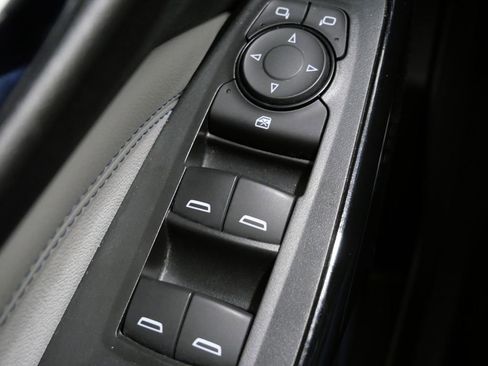 Used 2025 Chevrolet Trax LT FWD image 13