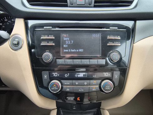 Used 2016 Nissan Rogue SV AWD/4WD image 12