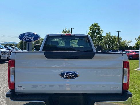 Used 2018 Ford F250 XL w/ Power Equipment Group AWD/4WD image 6