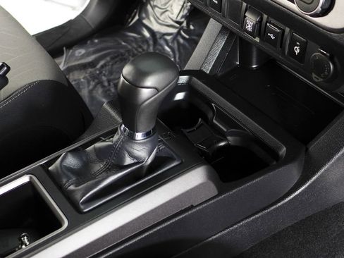 Used 2022 Toyota Tacoma TRD Off-Road image 15