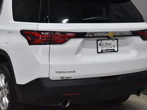 Used 2022 Chevrolet Traverse LS image 9